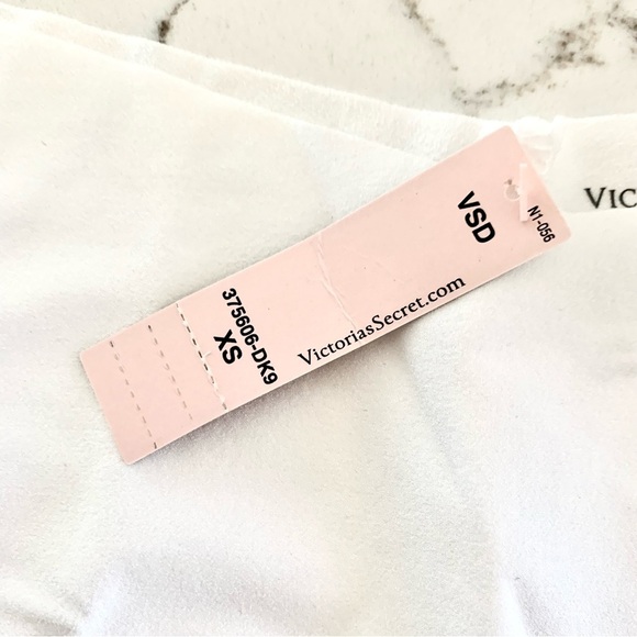 [🌟 PRICE FIRM] VS White No-Show Boyshort Shortie High-Waisted Panty - Picture 2 of 5